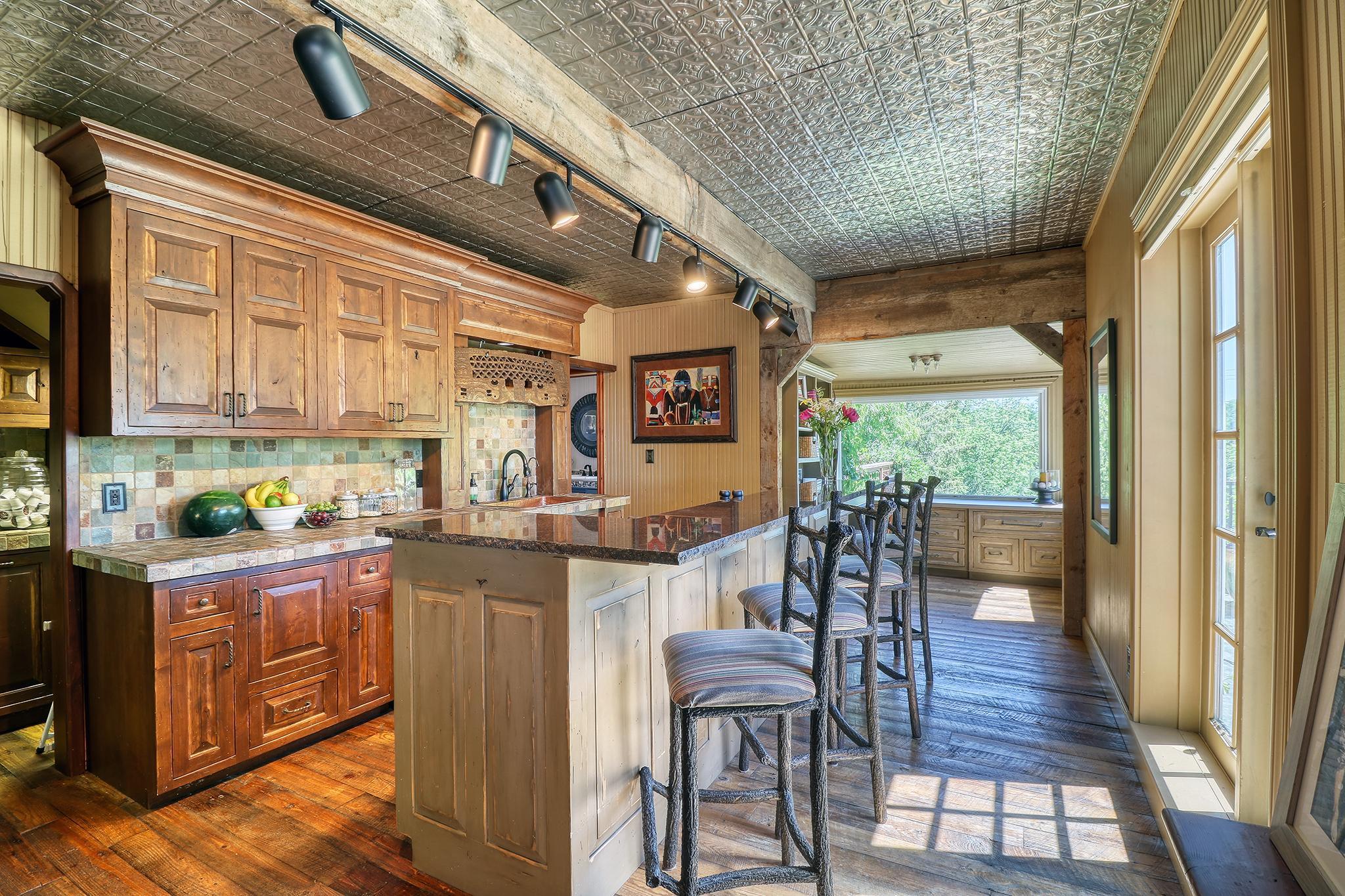 Upstairs Kitchen1_1.jpg