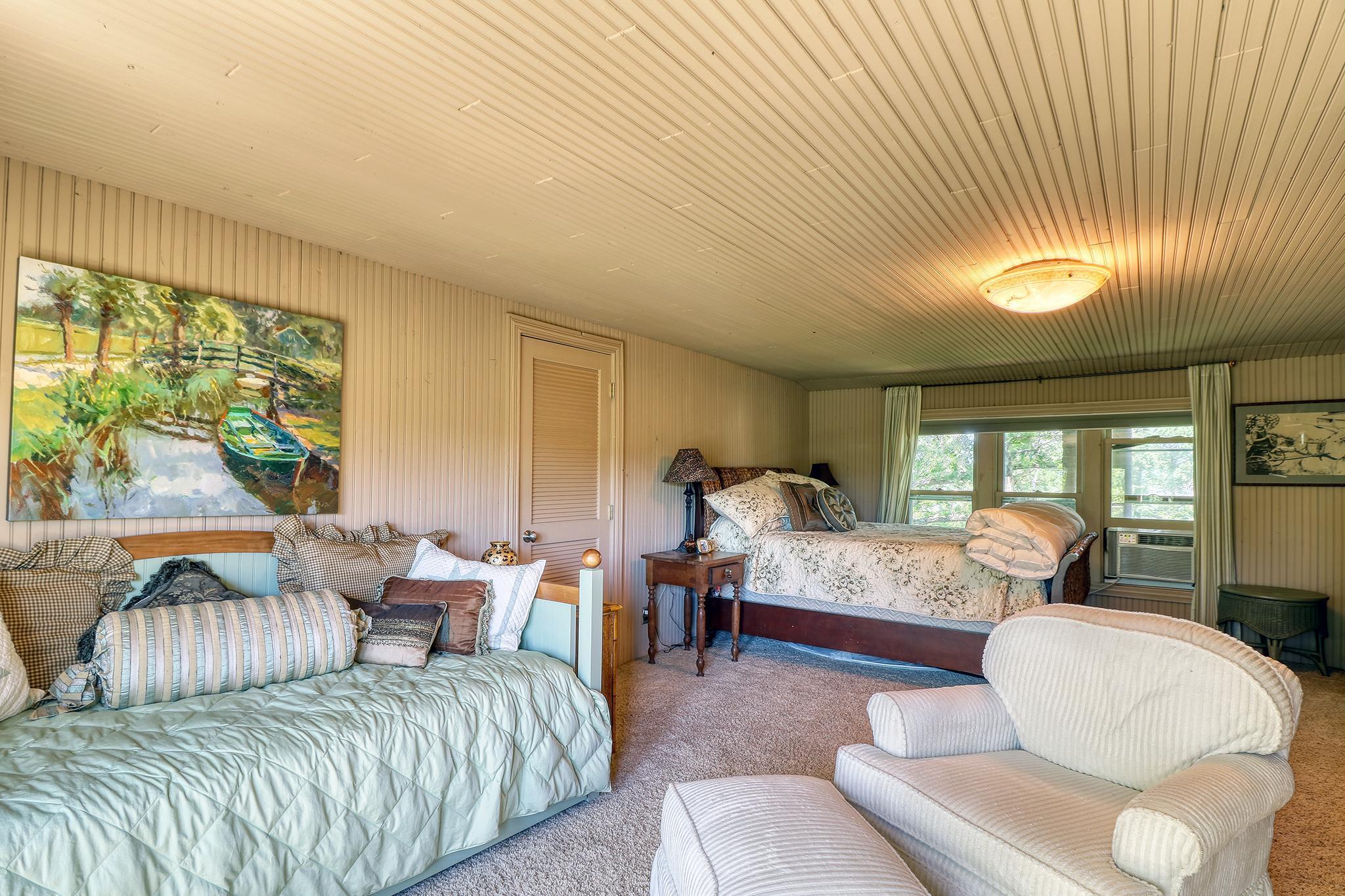 Upper Level Bedroom1_1.jpg