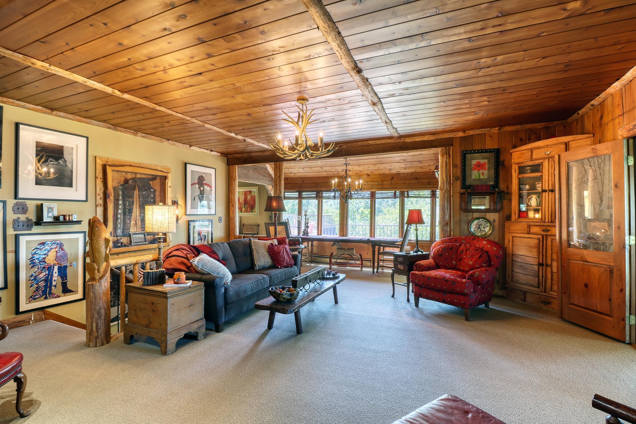 Upstairs Living Area1_2.jpg