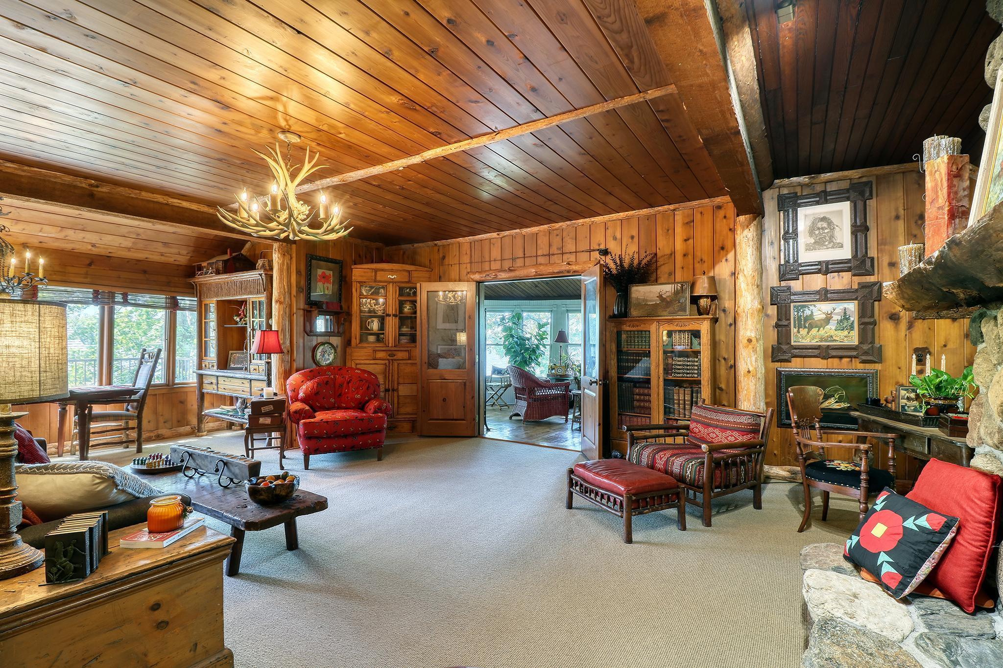 Upstairs Living Area1_1.jpg