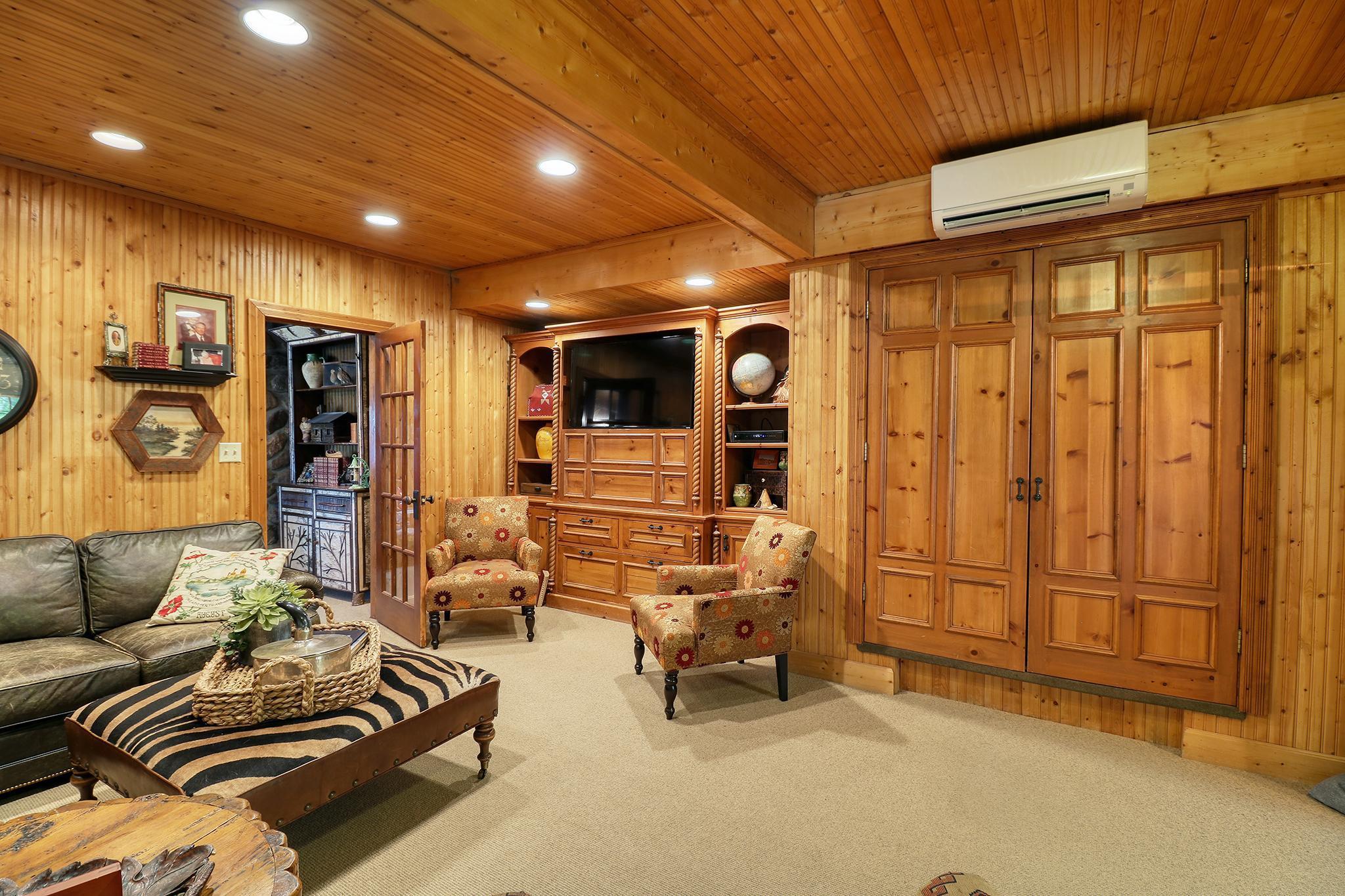 Upstairs Familyroom1_1.jpg