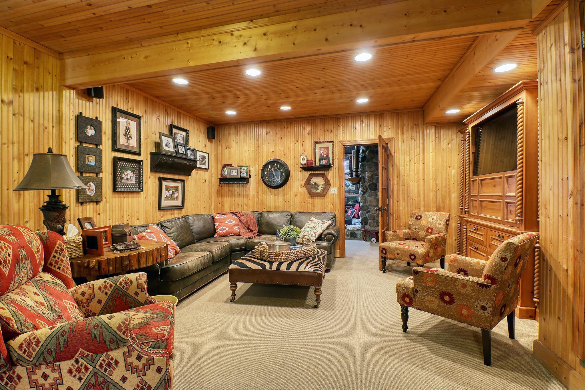 Upstairs Familyroom1_2.jpg