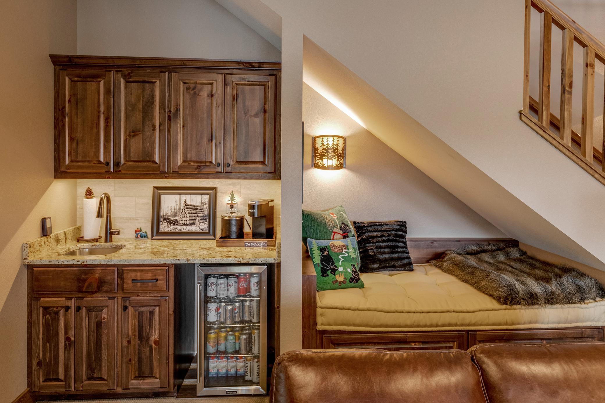Lower-Level Wet-Bar