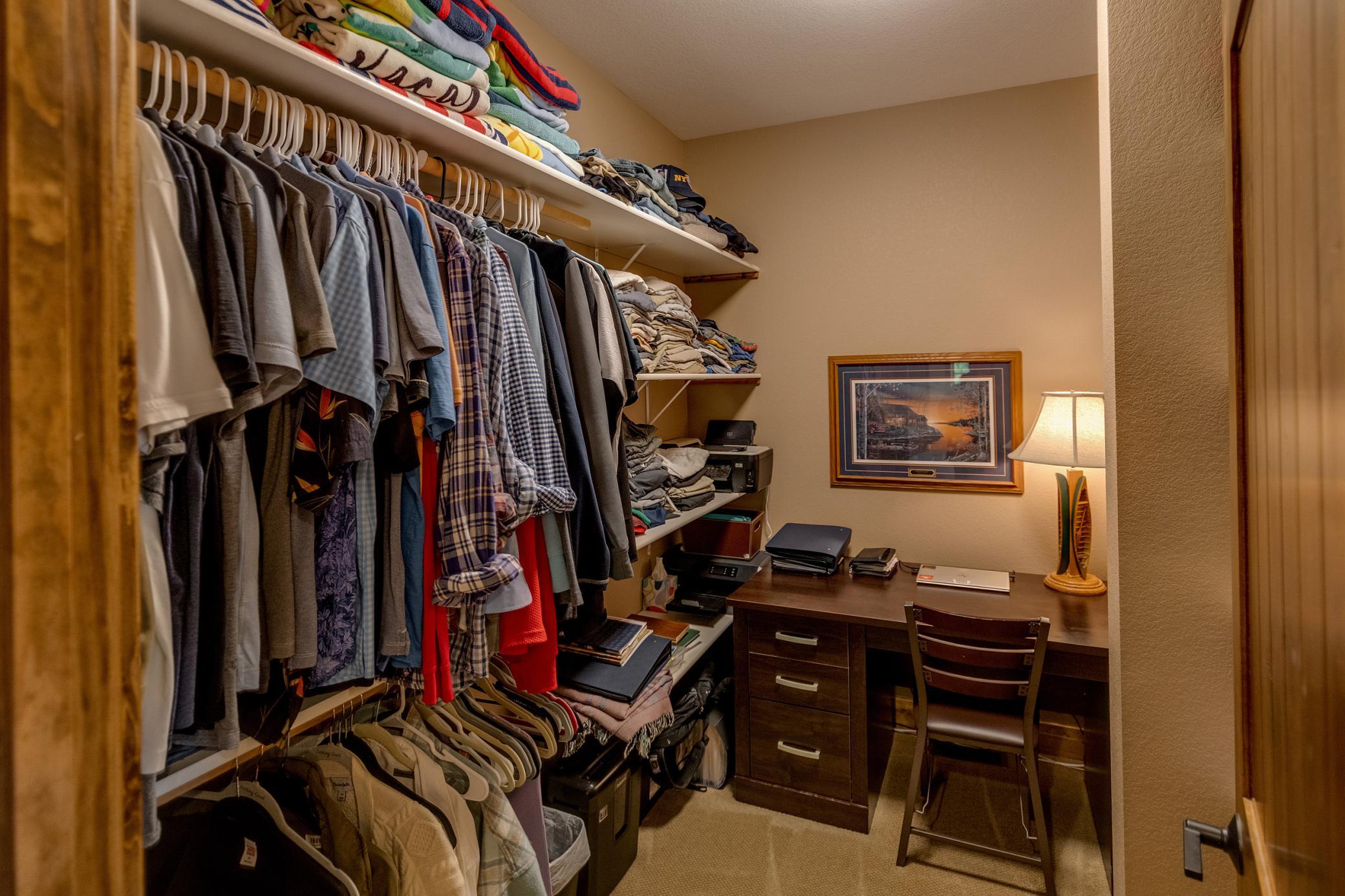 Master-Suite Walk-in Closet