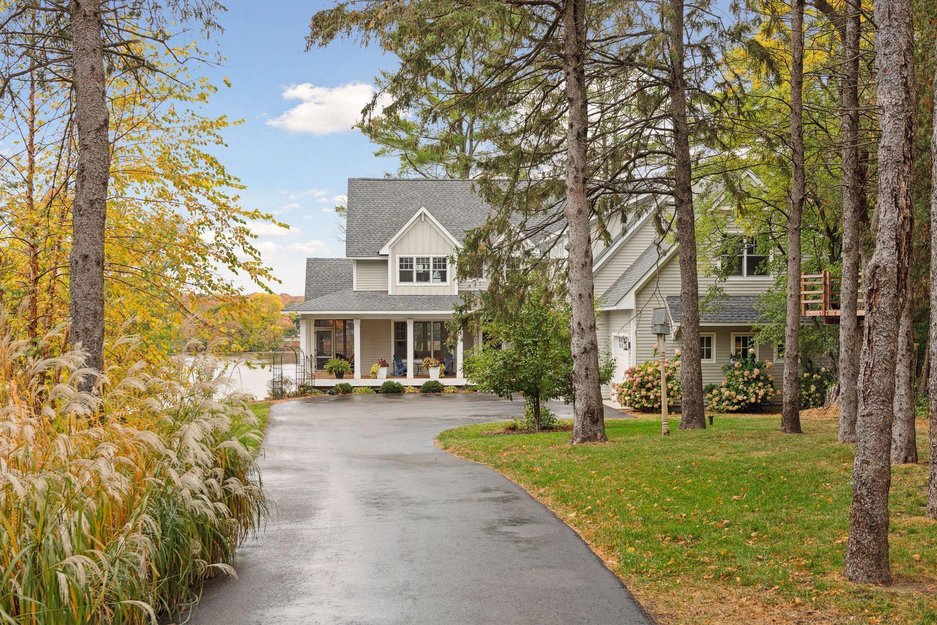 Private winding drive to Cottage-like Charm of beautiful lake side home