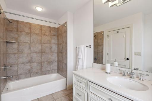 18734 Melrose Chase, Eden Prairie, MN 55347