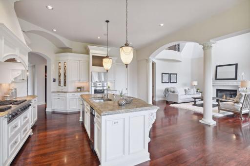 18734 Melrose Chase, Eden Prairie, MN 55347