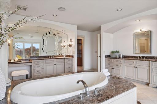 18734 Melrose Chase, Eden Prairie, MN 55347
