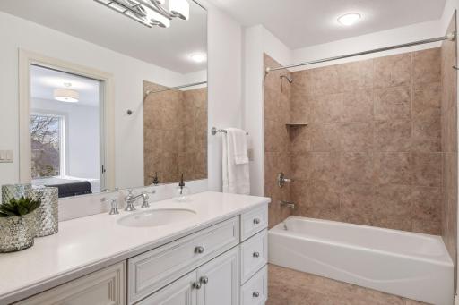 18734 Melrose Chase, Eden Prairie, MN 55347