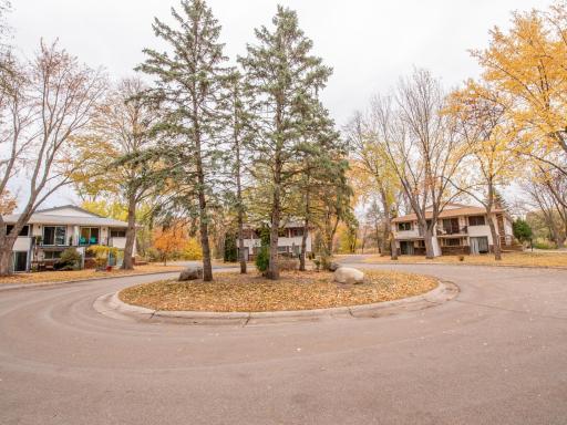 3668 Garden Court N, Oakdale, MN 55128