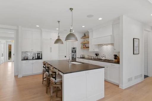 5933 Saint Johns Avenue, Edina, MN 55424