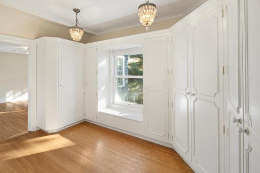 4639 Fremont Ave S - Primary suite dressing room