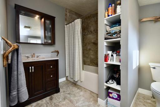 14 Bathroom.jpg