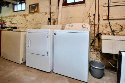 18 LL Laundry Room.jpg