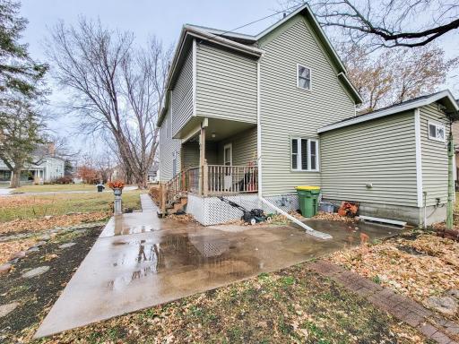 Open porch to enjoy the flower garden