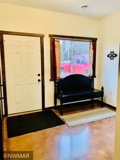 Entry area- 9' ceilings throughout