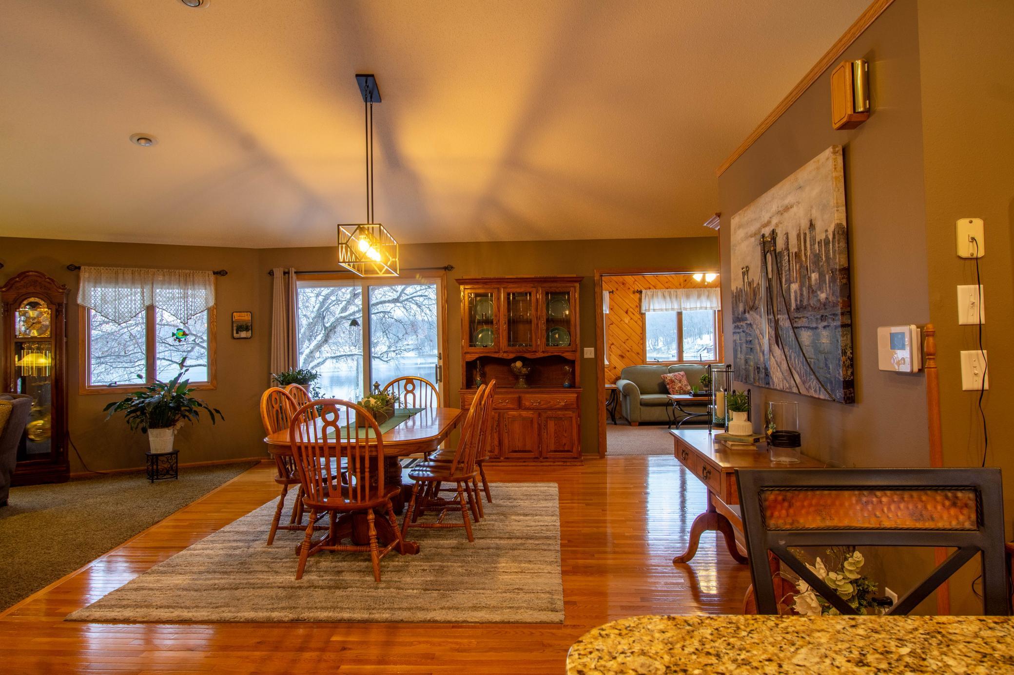 25 Dining to Lakeside Patio.jpg