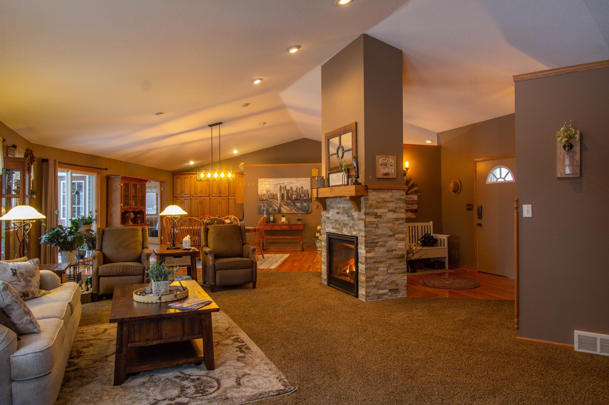 28 Liiving Room.jpg
