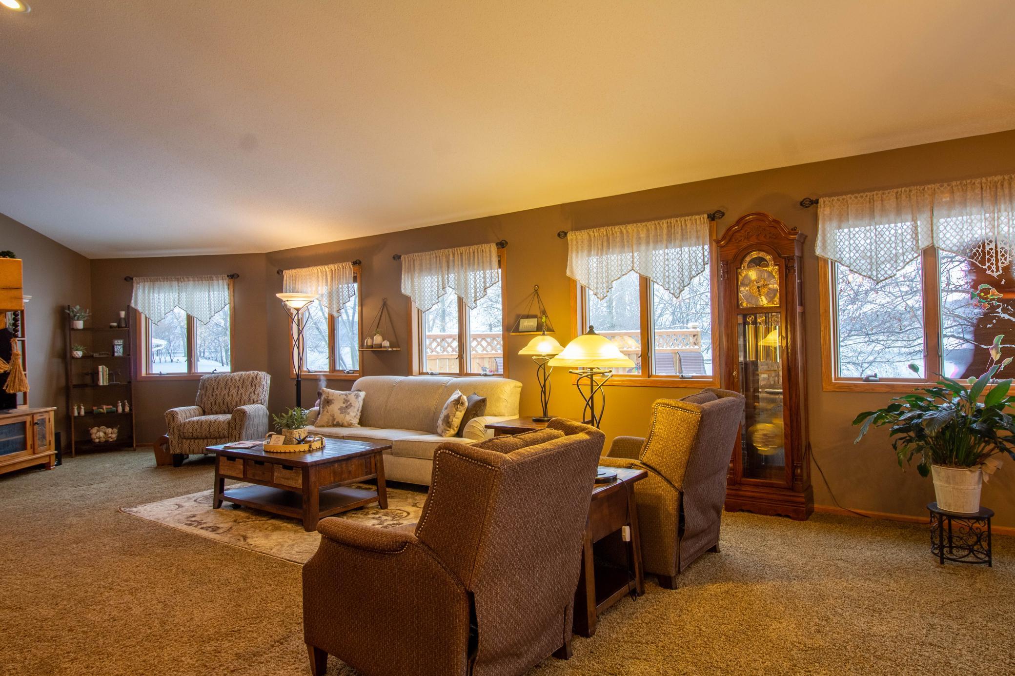 29 Large Living Room.jpg
