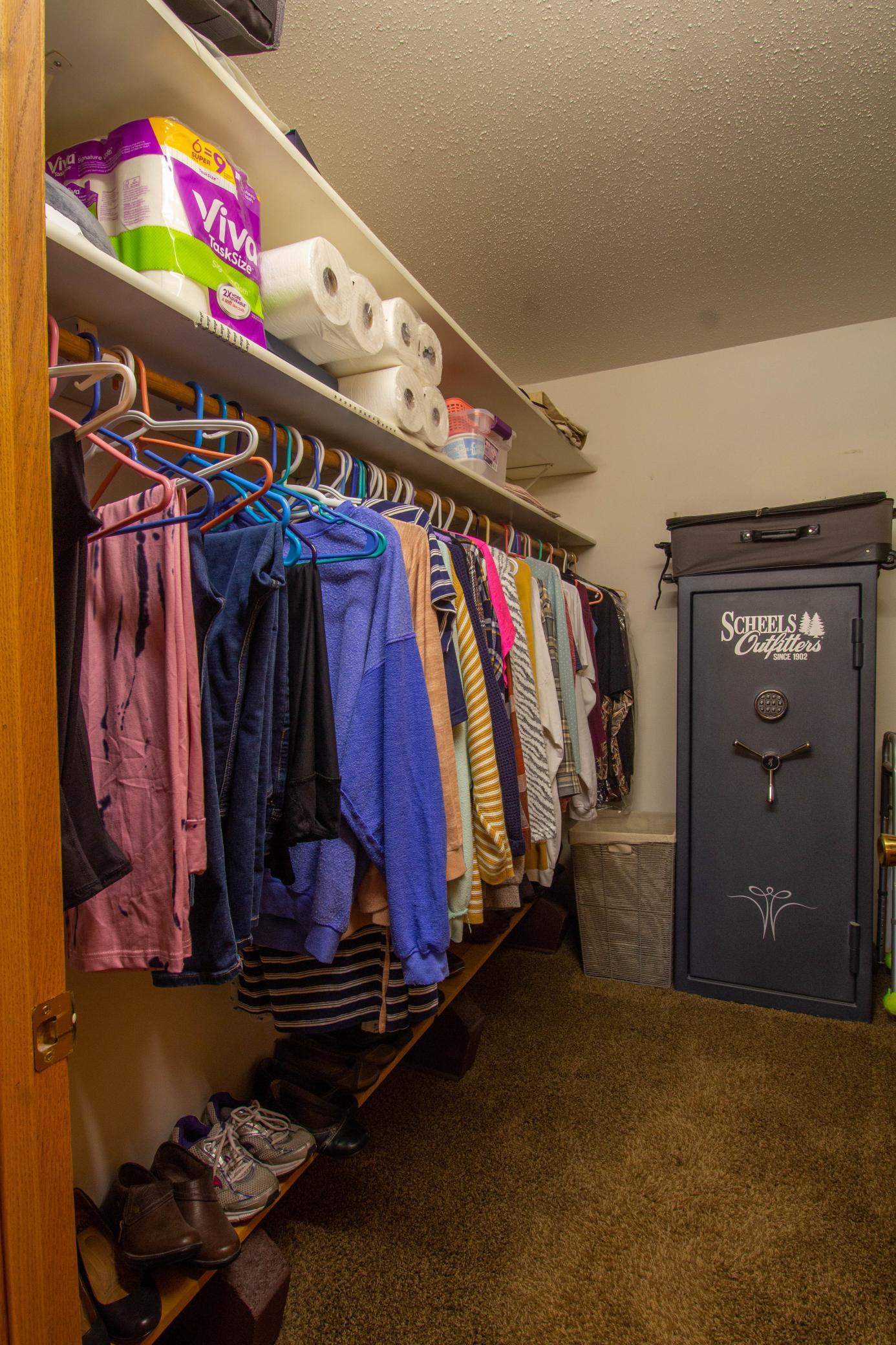 39 Master Walk in Closet.jpg