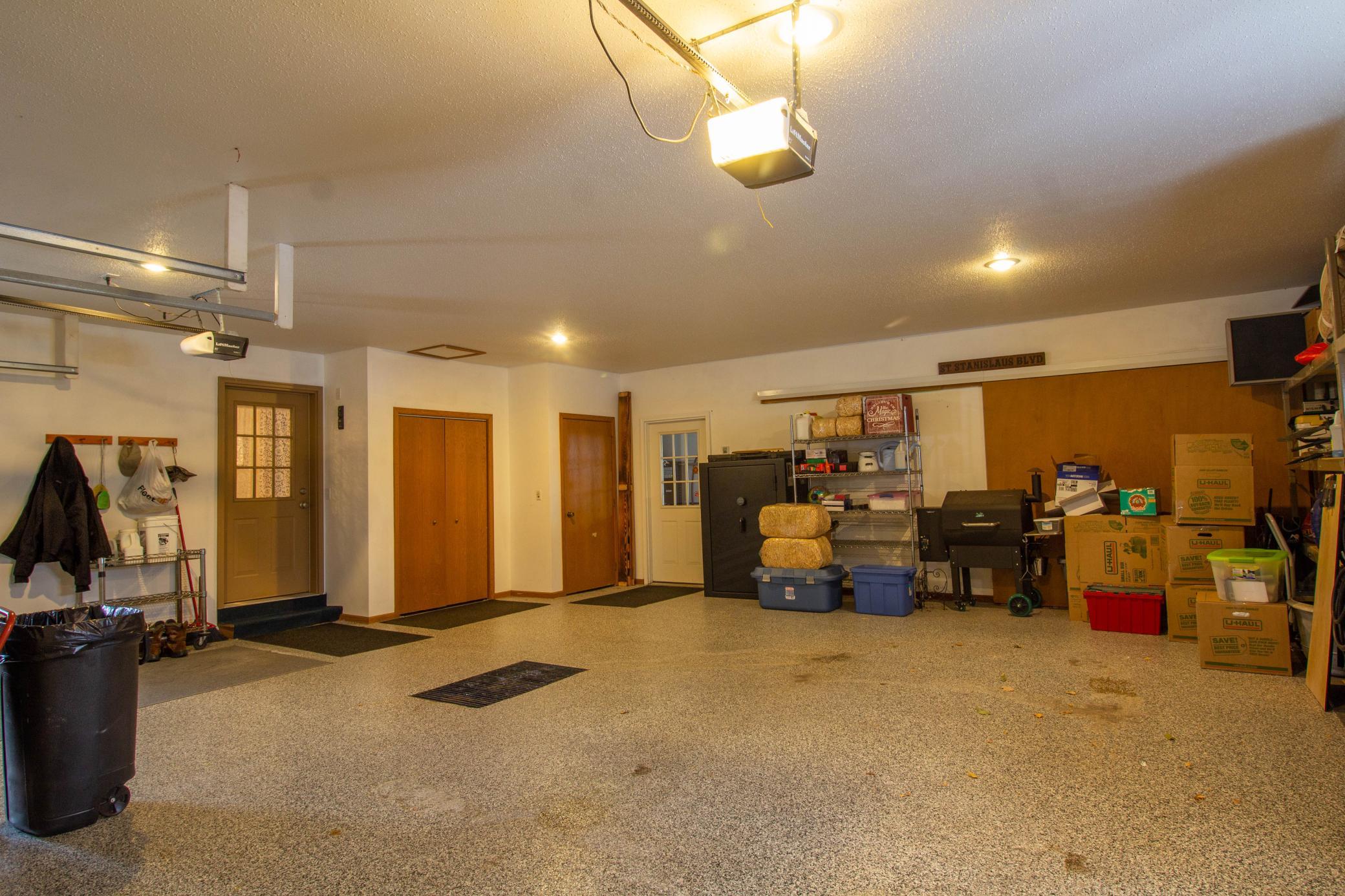 47 Garage.jpg