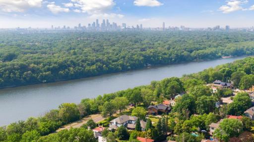 404 Mississippi River Boulevard S, Saint Paul, MN 55105