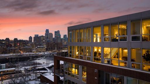 A favorite luxury boutique condominium for its views of both the Mississippi River, its famous waterfall, the Stone Arch Bridge, and the Minneapolis skyline. Excellent walking neighborhood with nearby shops, gourmet grocery, dining, and theaters.