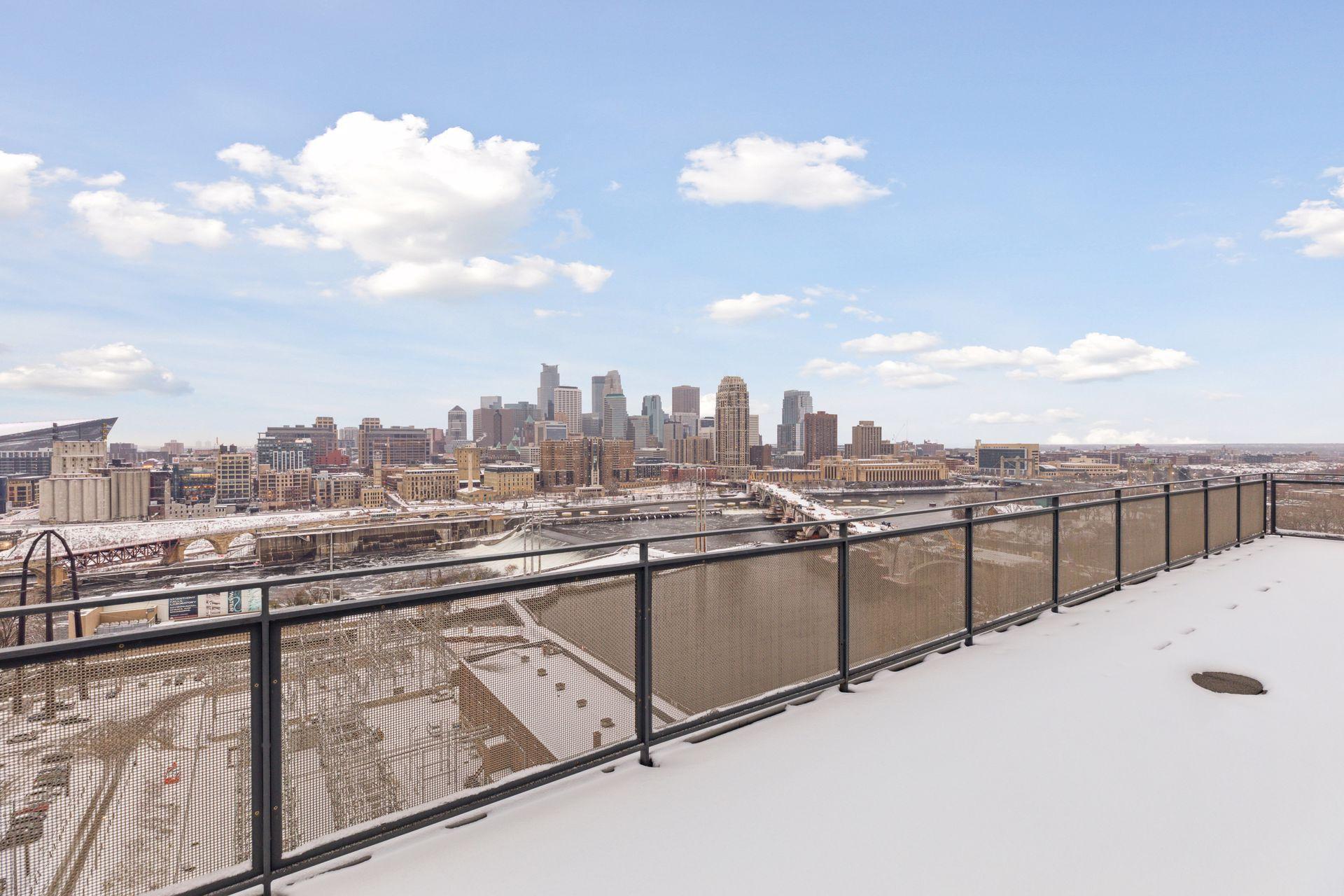 The wide upper level terrace faces south and enjoys panoramic views of the riverfront and city skyline. Enjoy the most outstanding view of seasonal riverfront fireworks displays from your private terrace.