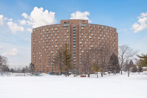 What a great place to live! This association offers so many amenities for carefree living! Wilder Tower is located in a most convenient St. Paul location, close to buslines, shopping, and services.