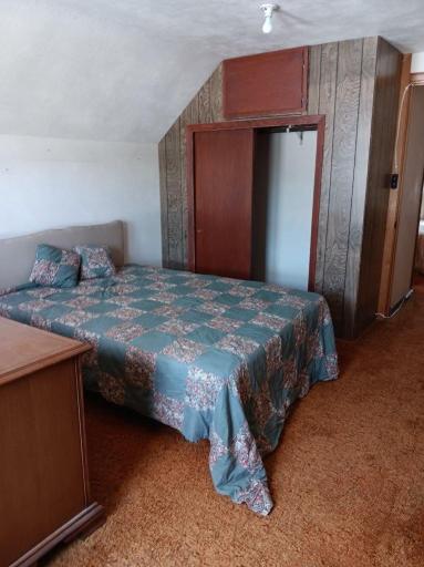 upstairs bedroom 2.jpeg