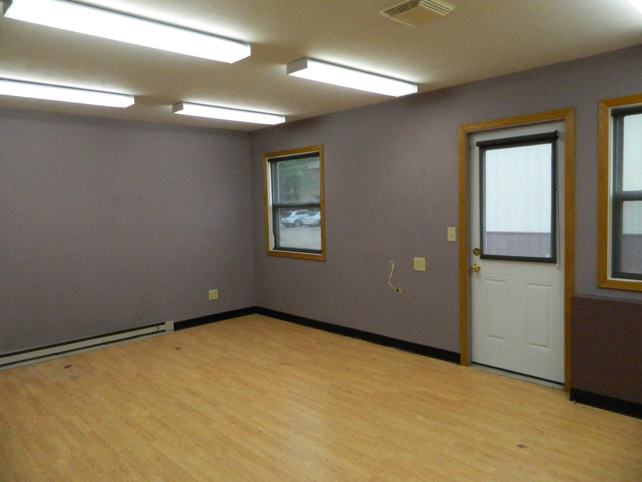 140 8th - unit 4.JPG
