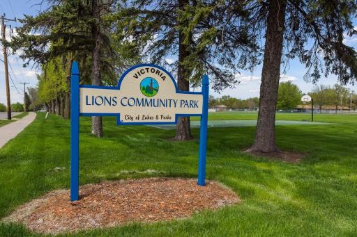 Fabulous Lions Park nearby, great for summer ballgames!