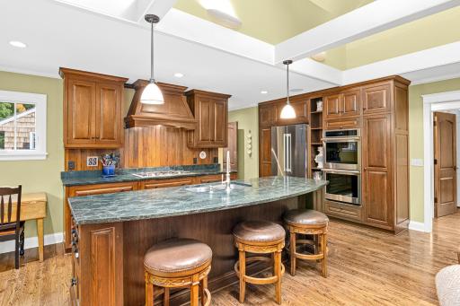 4700 Eastwood Circle, Minnetonka, MN 55345