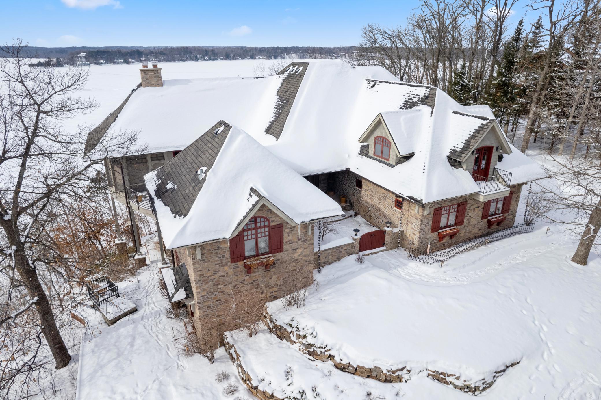 Walk to Madden’s or Cragun’s Resorts for a round of golf, spa treatments, or year-round resort activities.