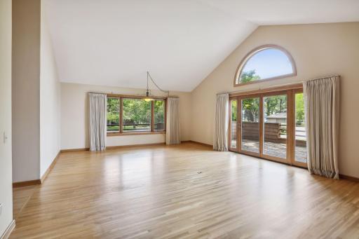 65 Gideons Point Road, Excelsior, MN 55331
