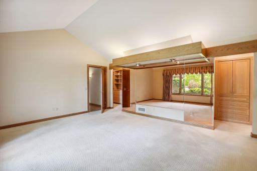65 Gideons Point Road, Excelsior, MN 55331