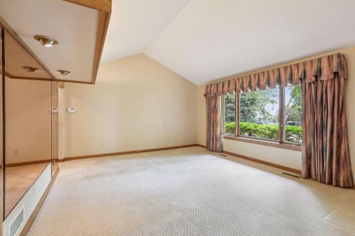 65 Gideons Point Road, Excelsior, MN 55331