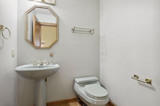 65 Gideons Point Road, Excelsior, MN 55331