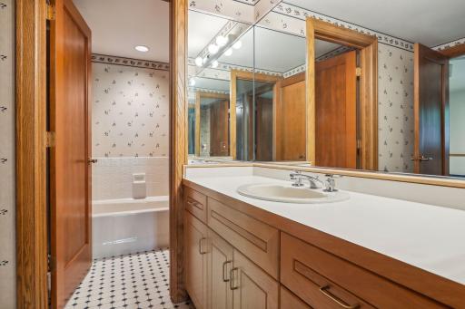 65 Gideons Point Road, Excelsior, MN 55331