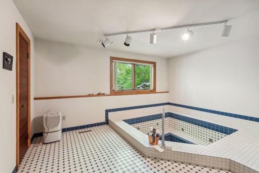 65 Gideons Point Road, Excelsior, MN 55331