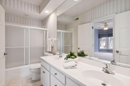 18038 Bearpath Trail, Eden Prairie, MN 55347