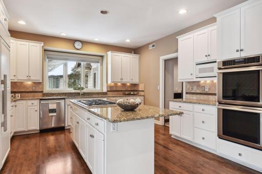 18038 Bearpath Trail, Eden Prairie, MN 55347