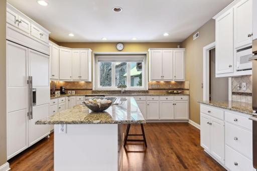 18038 Bearpath Trail, Eden Prairie, MN 55347