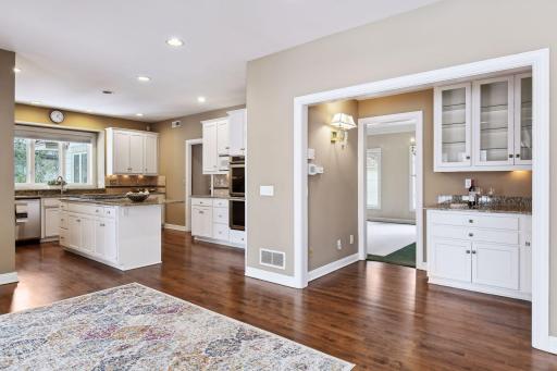 18038 Bearpath Trail, Eden Prairie, MN 55347
