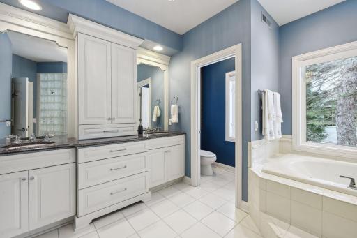 18038 Bearpath Trail, Eden Prairie, MN 55347