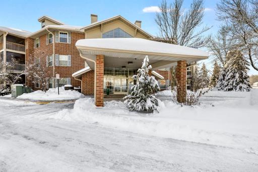 1350 Douglas Drive N, 211, Golden Valley, MN 55422