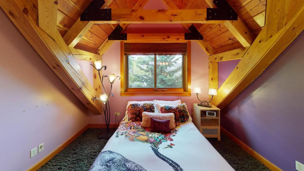 13386-Indian-Beach-Rd-Spicer-Bedroom(3)