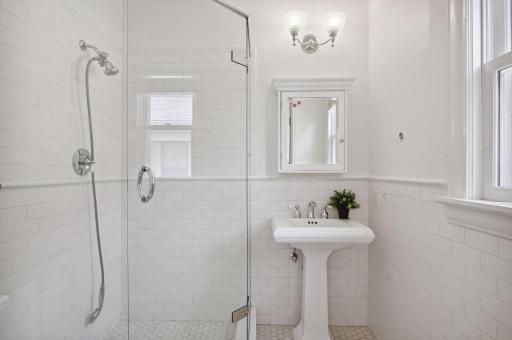 1712 Dupont Avenue S, Minneapolis, MN 55403