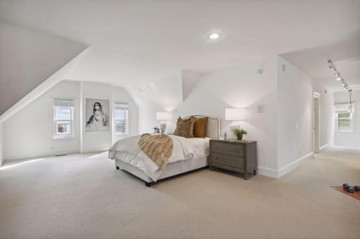 1712 Dupont Avenue S, Minneapolis, MN 55403