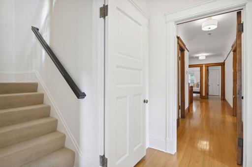 1712 Dupont Avenue S, Minneapolis, MN 55403